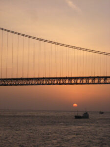 夕日と明石海峡大橋